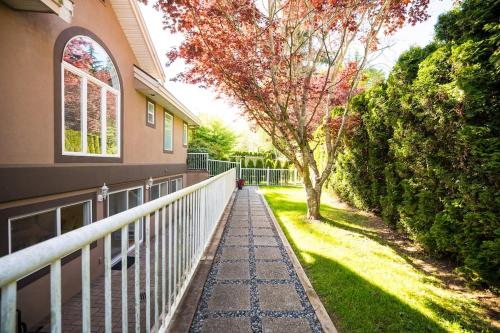 Garden Walkout Suite Near White Rock in White Rock (BC)
