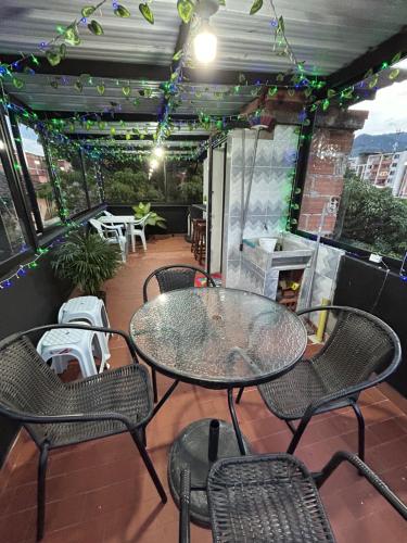 Cómoda y Amplia Casa, Ideal Para Grupos, Muy Cerca Del Estadio, Barrio La América