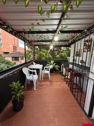 Cómoda y Amplia Casa, Ideal Para Grupos, Muy Cerca Del Estadio, Barrio La América