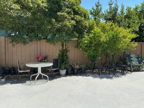 Létesítmények, Maxwell Park Beauty w Huge Backyard in Oakland (Kalifornia)