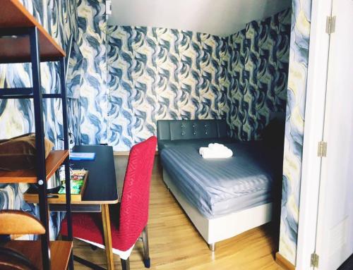 room detail thumbnail 2