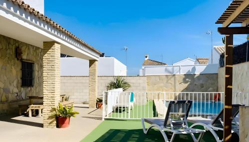 Amplio Chalet con Piscina privada Terraza y Barbacoa Cerca del pueblo