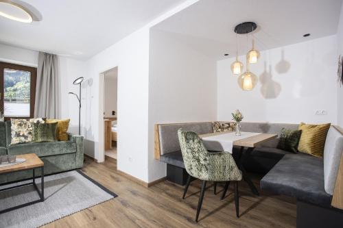 2 bedrooms, 4 beds