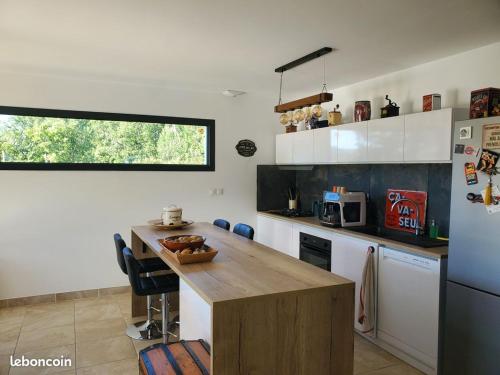maison récente avec vue sur la nature et piscine (maison recente avec vue sur la nature et piscine) in Foissac (Languedoc-Roussillon)