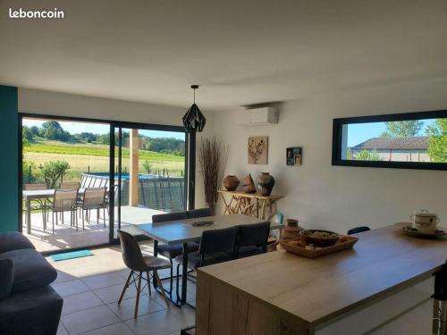 maison récente avec vue sur la nature et piscine (maison recente avec vue sur la nature et piscine) in Foissac (Languedoc-Roussillon)