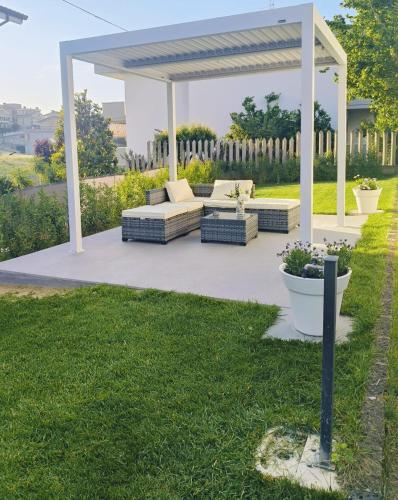 Casa FedericaPet con piscina interna privata e riscaldata in Morro d'Oro