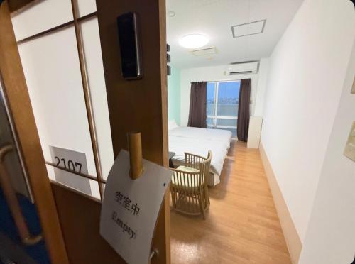 ハイ沖縄金武店トイレお風呂共用 プレオープン中駐車場有 ペット同伴可能長期滞在可能2025年10月より車貸し出しサービス有希望であればお申し付けください in Kin