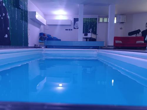 Casa FedericaPet con piscina interna privata e riscaldata in Morro d'Oro