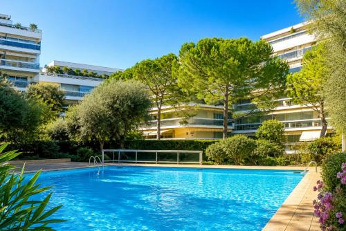 Appartement climatisé avec piscine, proche centre et plages d'Antibes