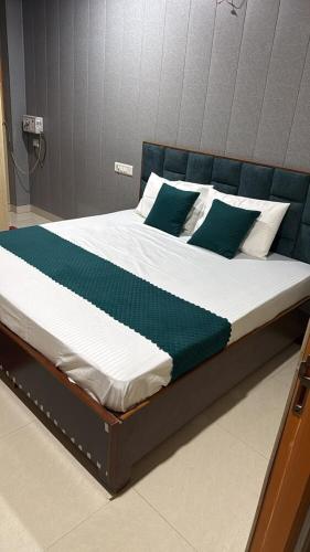 New Shaheen Hotel - image 12