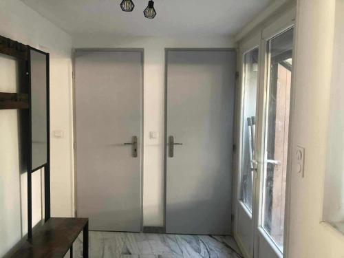 APPARTEMENT DE 5 couchages - Location saisonnière - Marseille