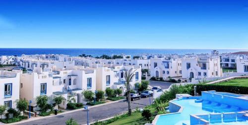 Mountain View Ras El-Hekma شاليه غرفتين ماونتن فيو راس الحكمه in Zawiyat Ailat Nuh