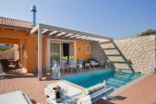 2 bedrooms, 3 beds