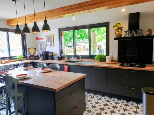Maison paisible en lisiere de foret 9 personnes in Saumos