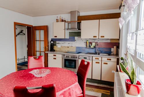 köök, Ferienwohnung Münch mit Balkon (Ferienwohnung Munch mit Balkon) in Grossheubach