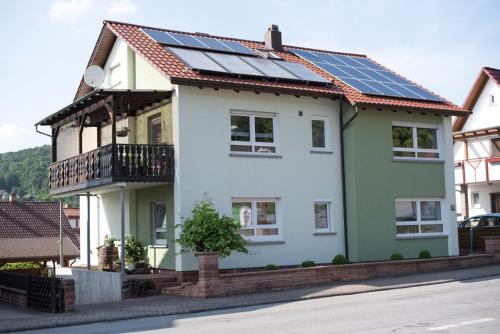 Hotelli välisilme, Ferienwohnung Münch mit Balkon (Ferienwohnung Munch mit Balkon) in Grossheubach