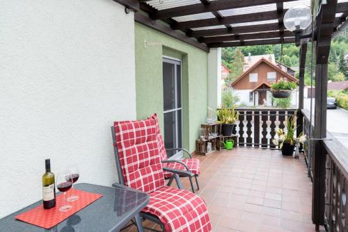 Rõdu/terrass, Ferienwohnung Münch mit Balkon (Ferienwohnung Munch mit Balkon) in Grossheubach