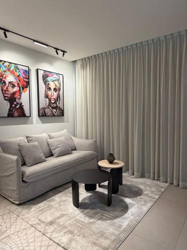 The pearl 42 של רשת Stay - סוויטה עם מרפסת ונוף לבריכה באילת – khách sạn tại Eilat