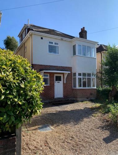 Bournemouth Accommodation – khách sạn tại Wallisdown and Winton West