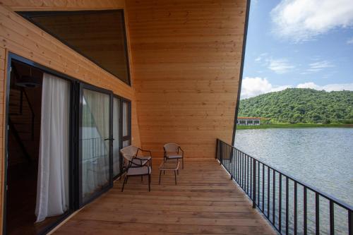 Μπαλκόνι/βεράντα, Moretoni Lake Resort in Ενισέλι
