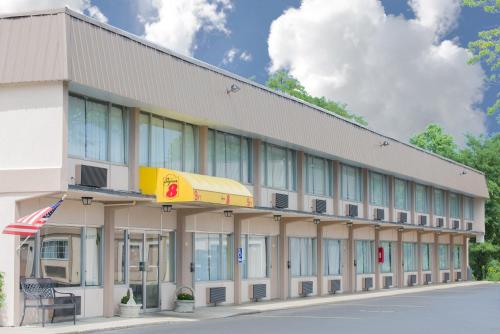 Super 8 by Wyndham Ashland Super 8 by Wyndham Ashland