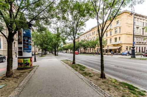 Apartment in center - image 9