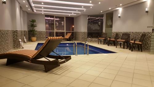 Swimming pool, Swiss International Royal Hotel Riyadh near Kingdom Centre Tower