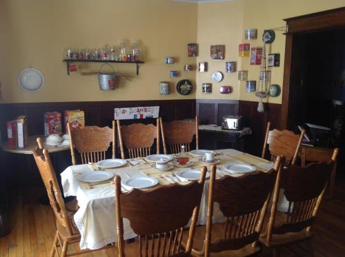 Maison McKenzie House in كامب بيلتون