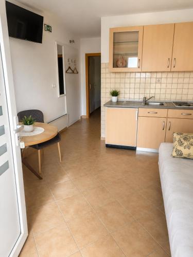 кухня, Grabovica Sobe-Blue Lake Luxury Rooms in Лівно
