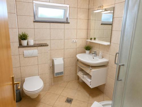 Blue Lake Luxury Accommodation - image 23