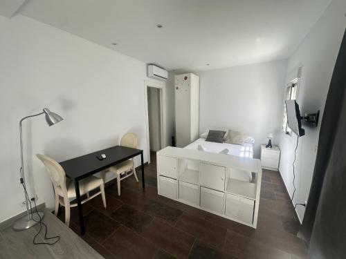 Cozy Studio with AC & Barbecue, close to the Sea