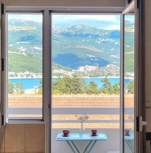 Charming Sea View Apartment near Beach & Old Town