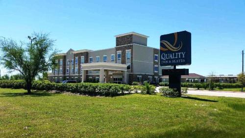 Quality Inn & Suites Victoria East