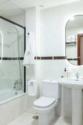 Bathroom, Apartamentos Martalia Namar 91 in Ronda