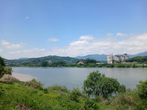 Recreational facilities, 남한강변에 아름다운 새소리가 들리는 조용한 프라다모텔 in Gangsang-myeon
