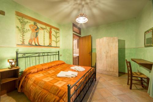 1 queen bed, 1 twin bed