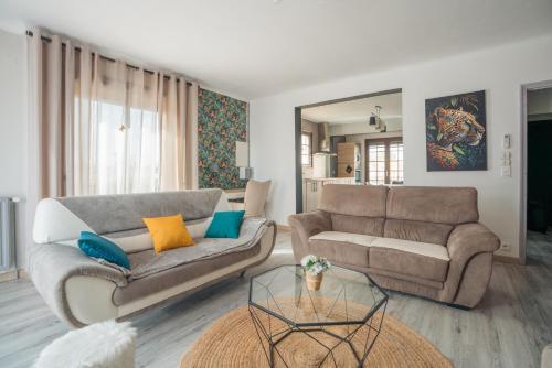 Jolie maison avec piscine – khách sạn tại Vias