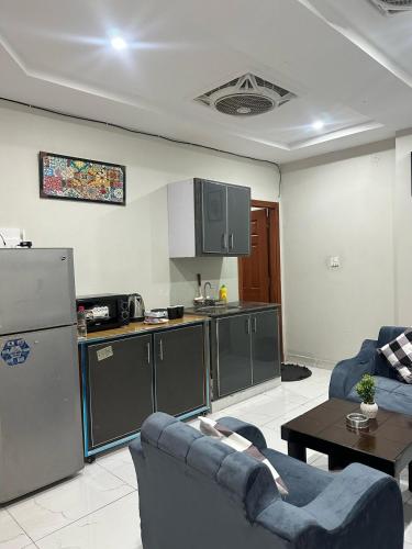 Bếp, Sleek Modern 1-BHK Apt Steps from Giga Mall DHA2 in Rawalpindi