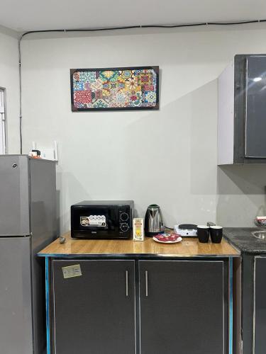 Bếp, Sleek Modern 1-BHK Apt Steps from Giga Mall DHA2 in Rawalpindi