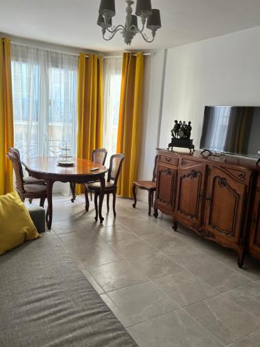 Cosy Nice Promenade des Anglais Beach Apartment parking