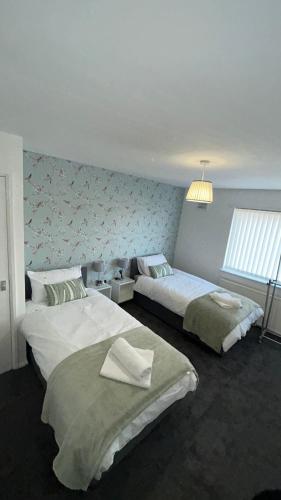 Contractors , holiday house, free parking , sleeps 5 – khách sạn tại Simonswood