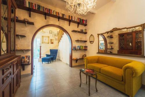 3BR Townhouse with Private Rooftop in Bormla in 科斯皮夸