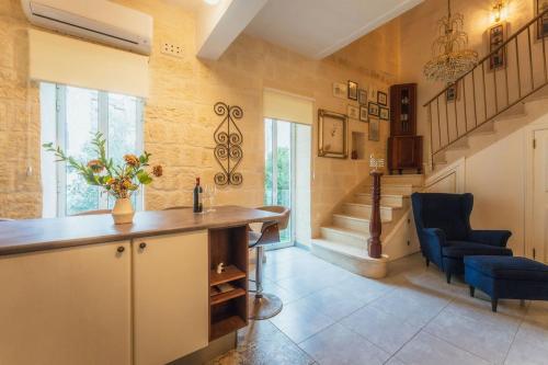 3BR Townhouse with Private Rooftop in Bormla in 科斯皮夸