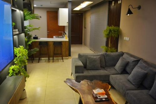 Vintage Penthouse One-Bedroom Apartment Located in Goldcrest Mall and Residency - image 12