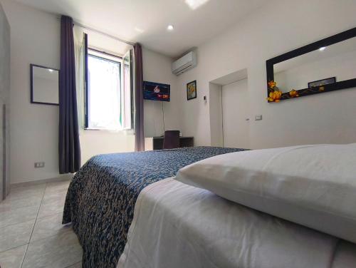 Bed, Petit Bijou in Civitavecchia