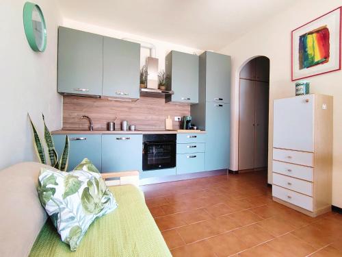 virtuve, La Casa negli Ulivi in Diano Arentino