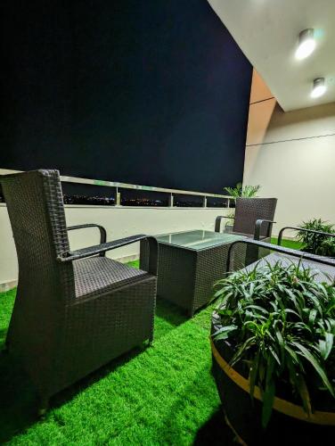 Executive Penthouse One Bedroom Suite - Goldcrest Mall and Residency - image 5