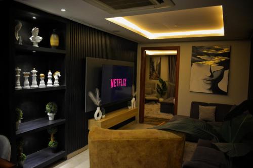 PRESIDENTIAL PENTHOUSE ONE BED APARTMENT - GOLDCREST MALL AND RESIDENCY By ALVIS SUITE - image 9