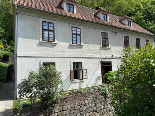 Viesnīcas āriene, Kamenný dům s výhledem na zámek 20km od Prahy (Kamenny dum s vyhledem na zamek 20km od Prahy) in Novij Jačimova