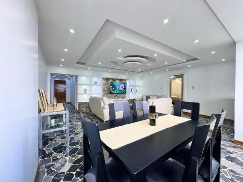 Luxury & Location, Beautiful & Spacious Apt in Altamira 2 in Santa Eduvigis